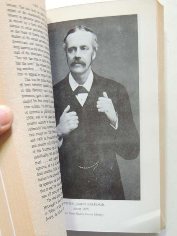 The Proud Tower: A Portrait Of The World Before The War 1890-1914 - Barbara Tuchman