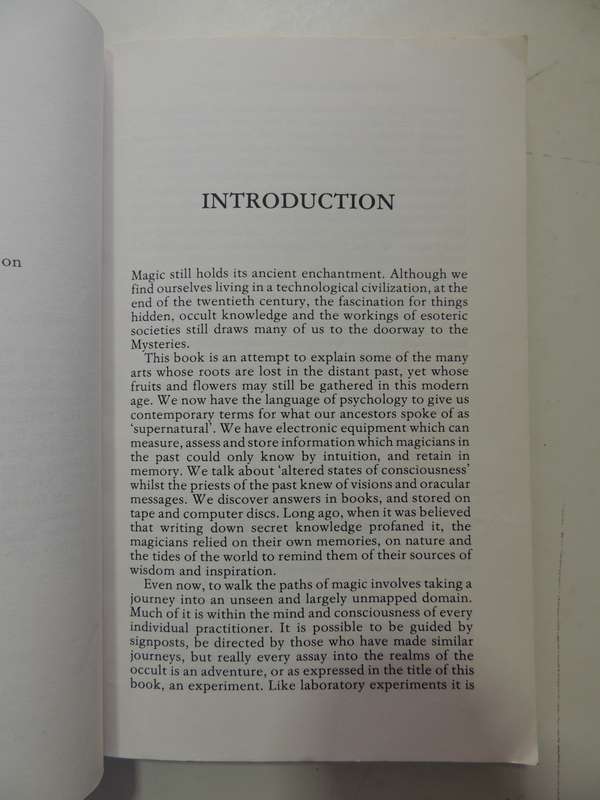 Experiments In Aquarian Magic - A Guide tot the Magical Arts & Skills that will Unlock- Marian Green
