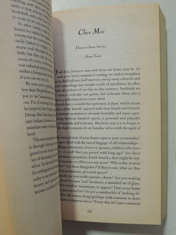 Romancing The Ordinary: A Year Of Everyday Indulgences- Sarah Ban Breathnach
