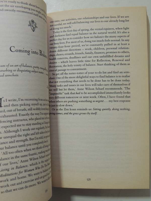 Romancing The Ordinary: A Year Of Everyday Indulgences- Sarah Ban Breathnach