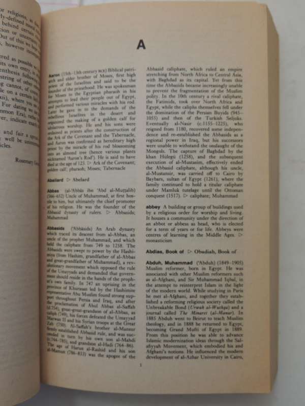 The Wordsworth Dictionary of Beliefs & Religions - A Comprehensive Guide to World -Wide Faiths