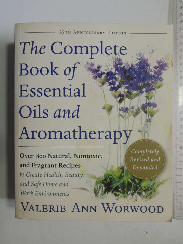 The Complete Book of Essential Oils & Aromatherapy,Over 800 Natural, Nontoxic..- Valerie Ann Worwood