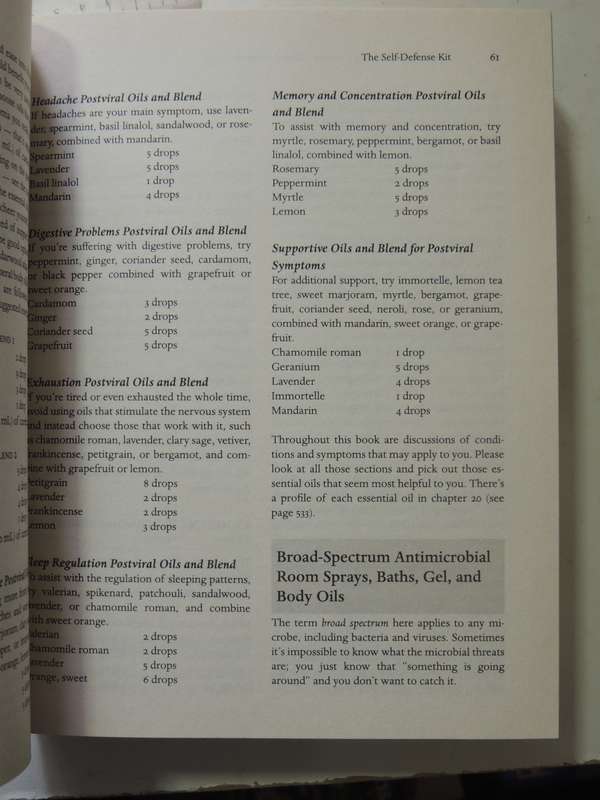 The Complete Book of Essential Oils & Aromatherapy,Over 800 Natural, Nontoxic..- Valerie Ann Worwood