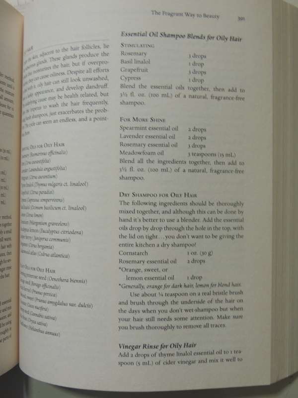 The Complete Book of Essential Oils & Aromatherapy,Over 800 Natural, Nontoxic..- Valerie Ann Worwood