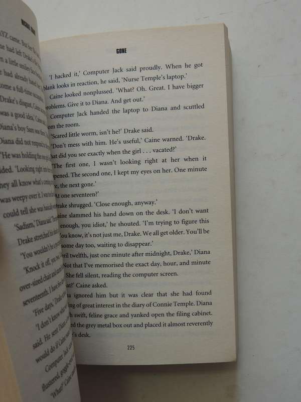 The Gone Series, GONE, HUNGER, LIES, PLAGUE, FEAR, LIGHT - Michael Grant 6 VOLUMES