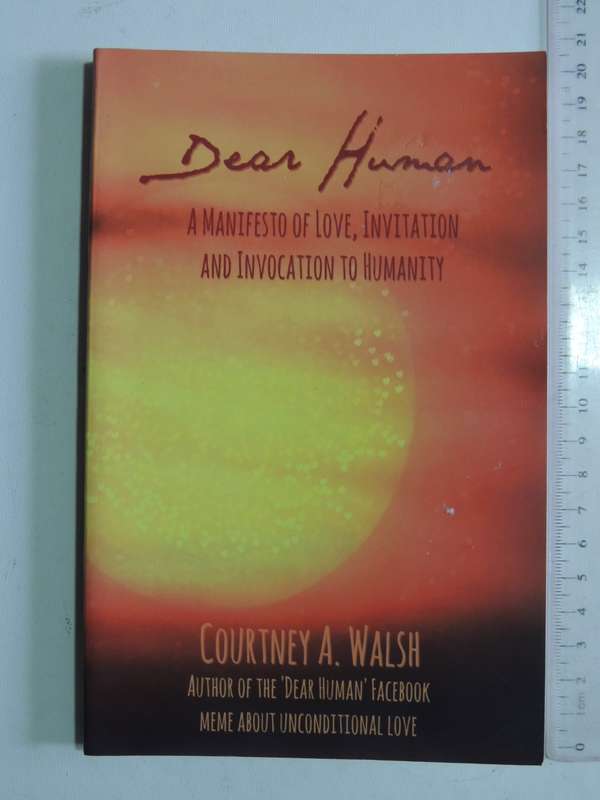Dear Human: A Manifesto Of Love, Invitation And Invocation To Humanity - Courtney Walsh