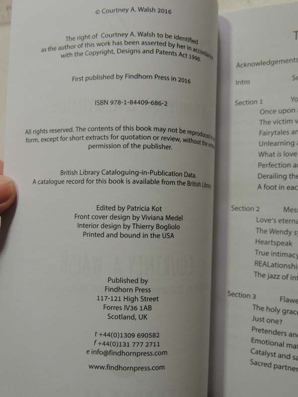 Dear Human: A Manifesto Of Love, Invitation And Invocation To Humanity - Courtney Walsh