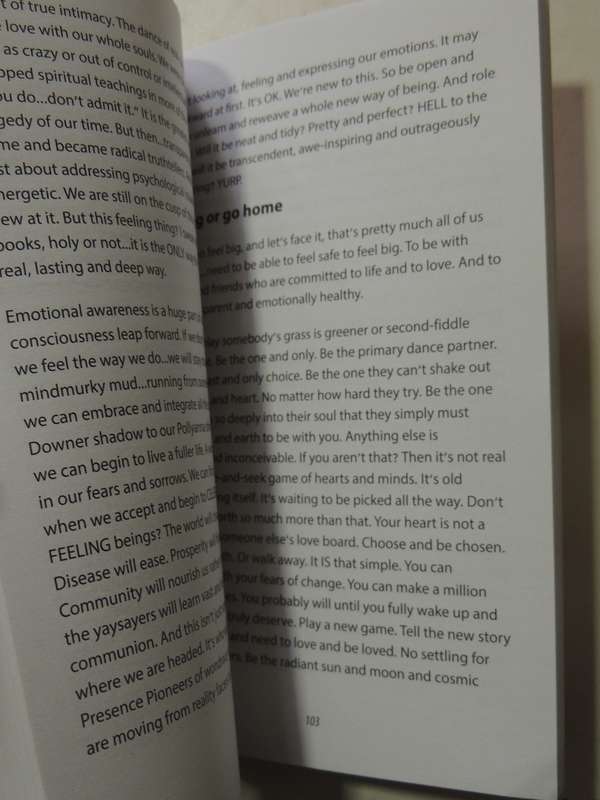 Dear Human: A Manifesto Of Love, Invitation And Invocation To Humanity - Courtney Walsh