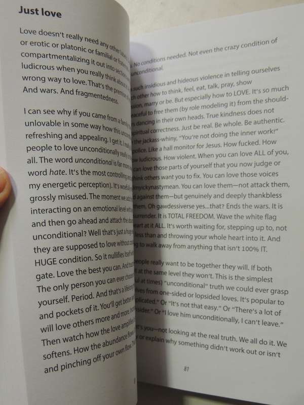 Dear Human: A Manifesto Of Love, Invitation And Invocation To Humanity - Courtney Walsh