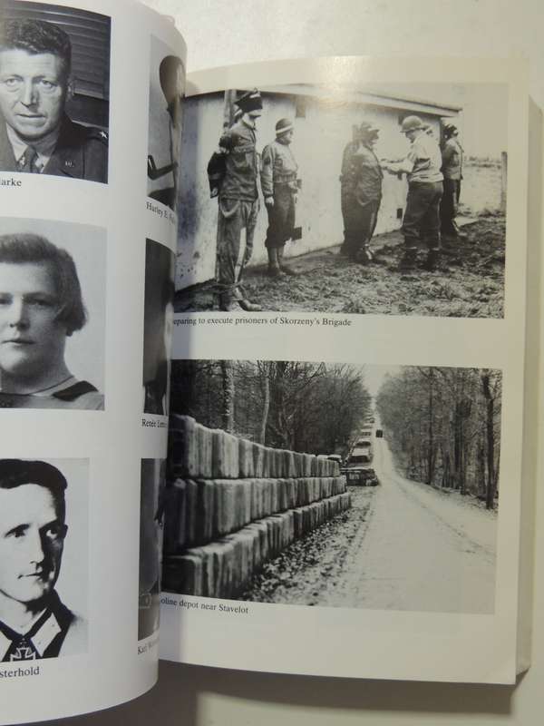 The Battle Of The Bulge: The Definitive Account - Charles B. MacDonald