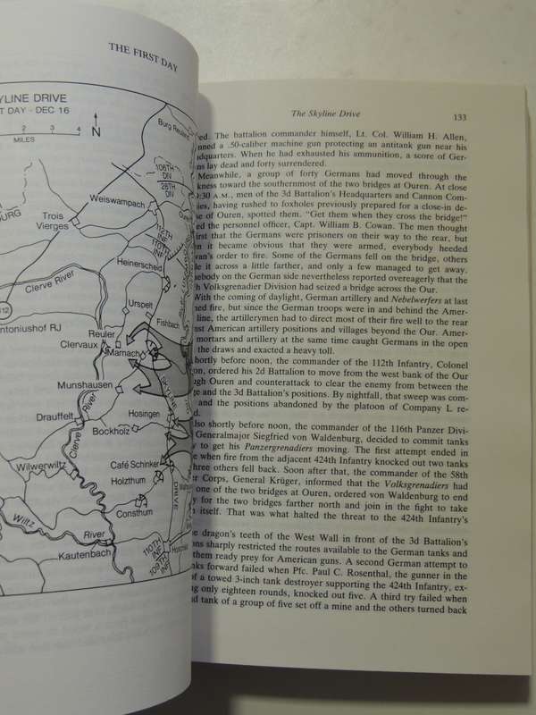The Battle Of The Bulge: The Definitive Account - Charles B. MacDonald