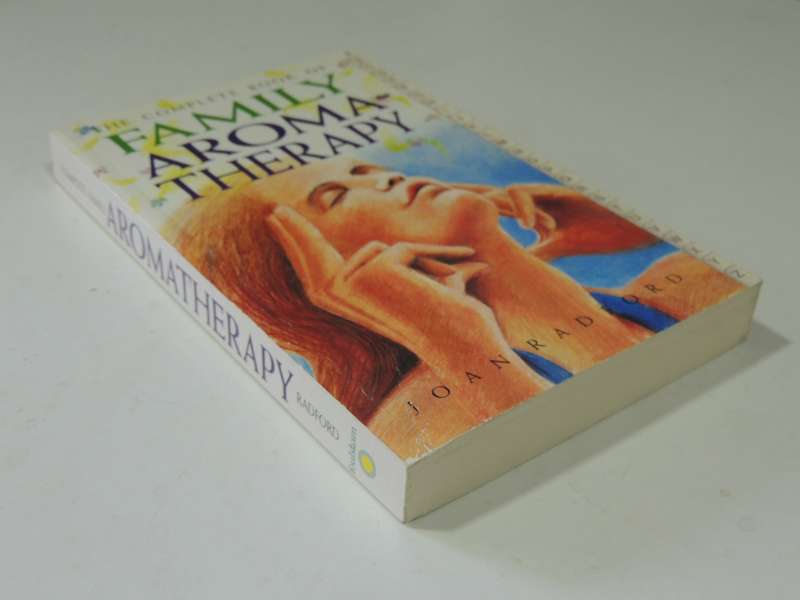 The Complete Book of Family Aroma Therapy - Joan Radford