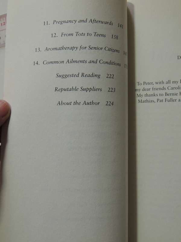 The Complete Book of Family Aroma Therapy - Joan Radford