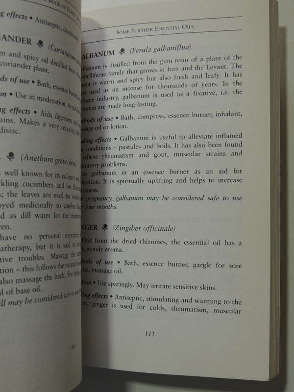 The Complete Book of Family Aroma Therapy - Joan Radford