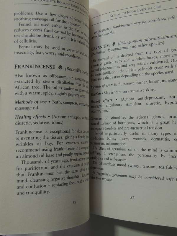 The Complete Book of Family Aroma Therapy - Joan Radford