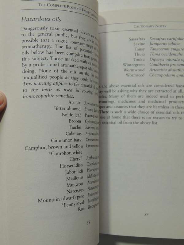The Complete Book of Family Aroma Therapy - Joan Radford