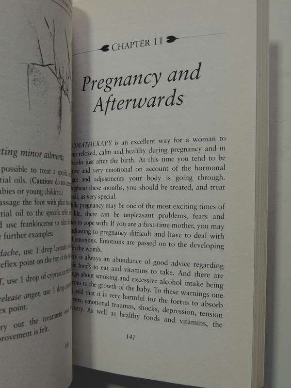 The Complete Book of Family Aroma Therapy - Joan Radford