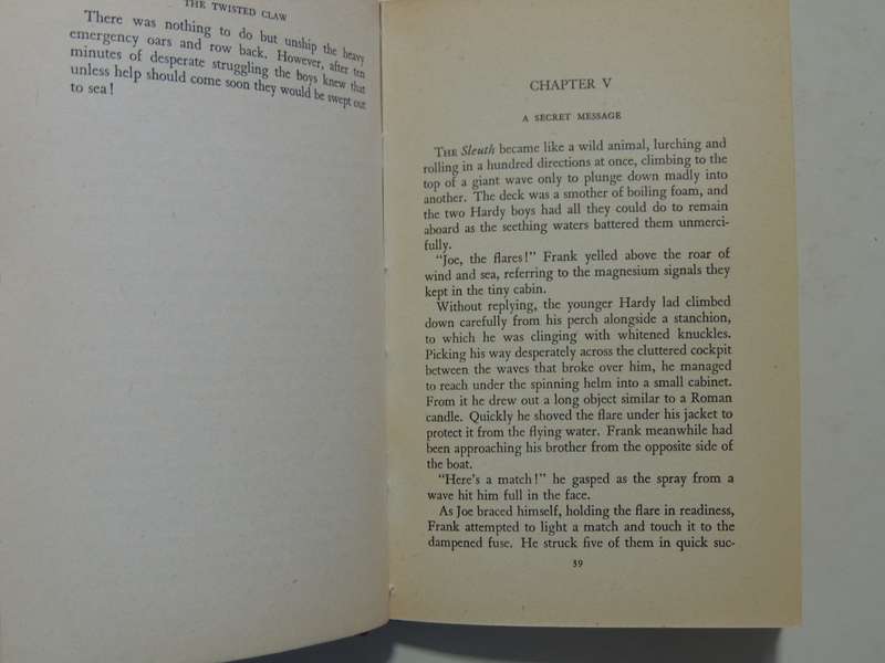 The Twisted Claw - Franklin W. Dixon     Circa 1950s English Edition