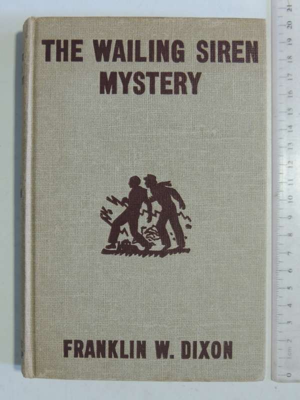 The Wailing Siren Mystery - Franklin W. Dixon   Circa 1950s