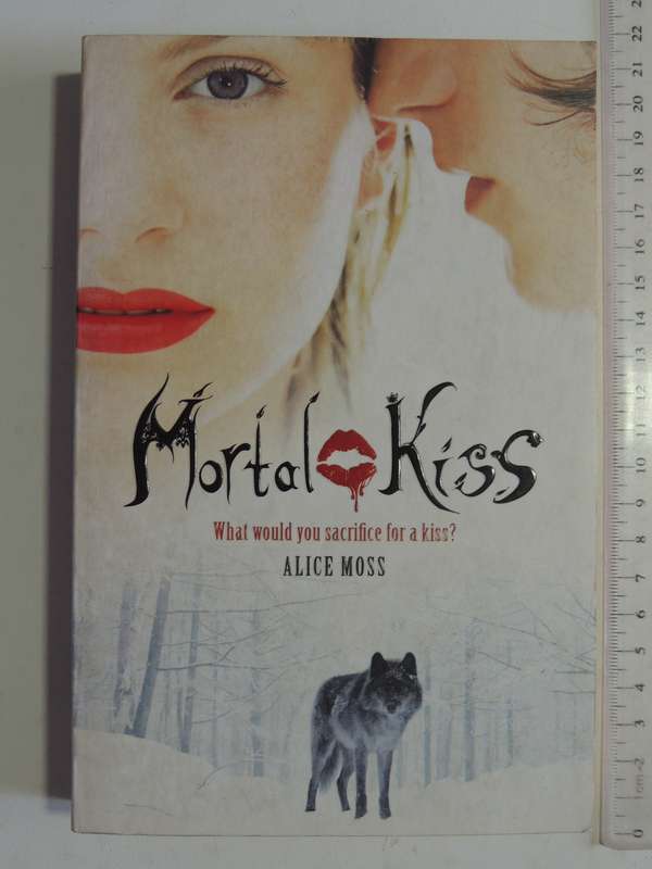 Mortal Kiss - Alice Moss