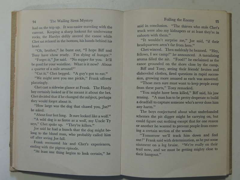 The Wailing Siren Mystery - Franklin W. Dixon   Circa 1950s