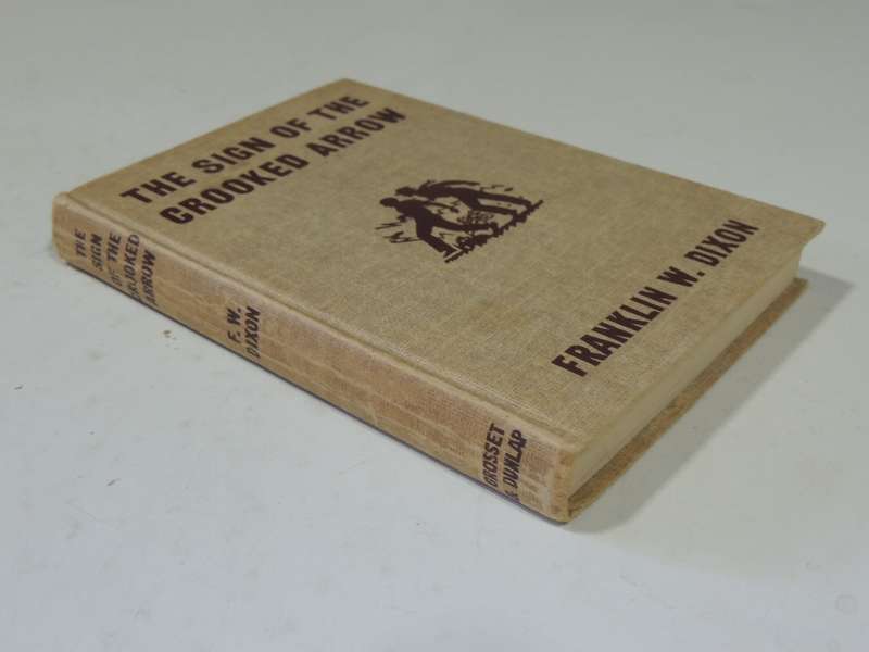 The Sign Of The Crooked Arrow - Franklin W. Dixon   Circa 1950s