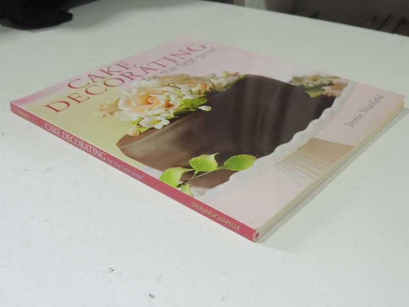 Cake Decorating For The First Time - Jaynie Maxfield