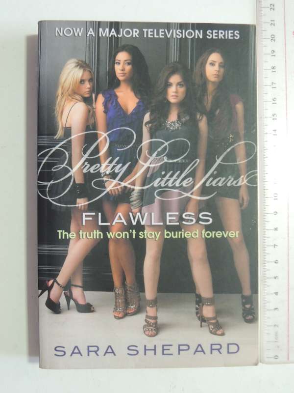 Flawless - Pretty Little Liars Book 2 - Sara Shepard