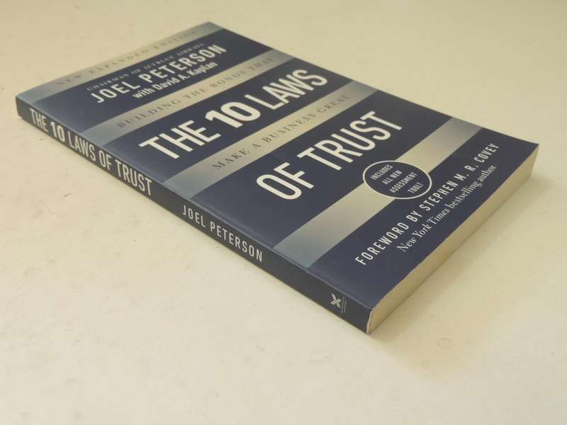 The 10 Laws Of Trust: Building The Bonds That Make A Business Great - Joel Peterson, David A Kaplan