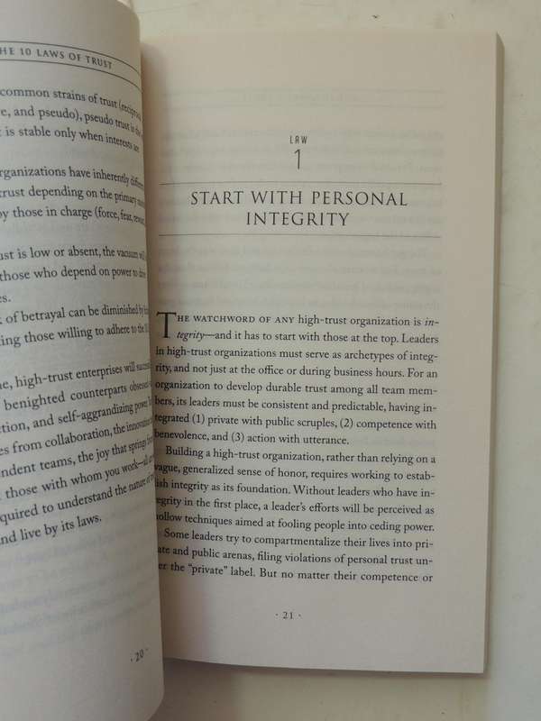The 10 Laws Of Trust: Building The Bonds That Make A Business Great - Joel Peterson, David A Kaplan