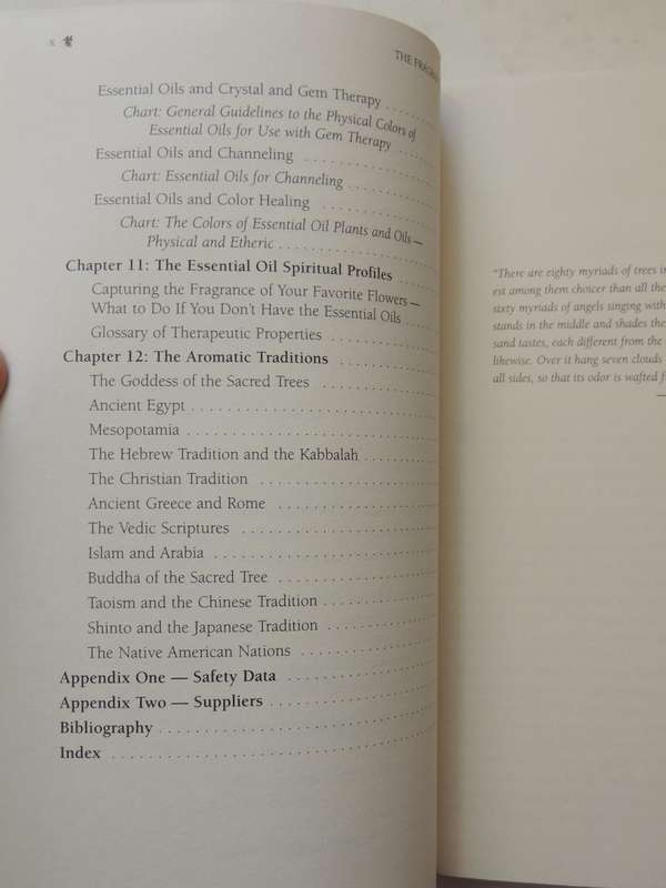 The Fragrant Heavens: The Spiritual Dimension Of Fragrance And Aromatherapy - Valerie Ann Worwood