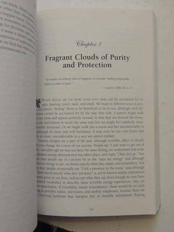 The Fragrant Heavens: The Spiritual Dimension Of Fragrance And Aromatherapy - Valerie Ann Worwood