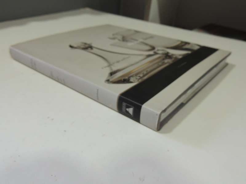 Steuben Design: A Legacy Of Light And Form - M.J. Madigan