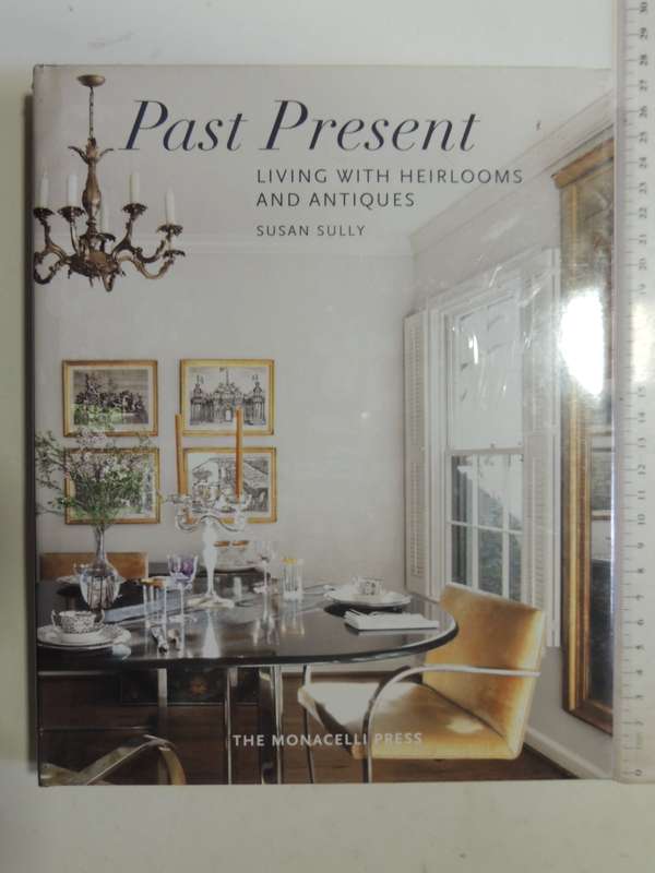 Past Present: Living With Heirlooms And Antiques - Susan Sully