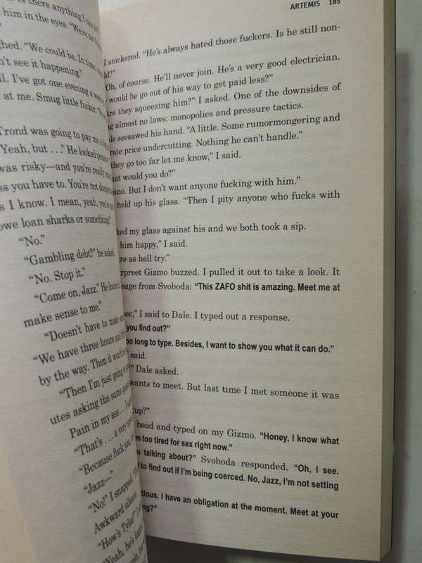 Artemis - Andy Weir