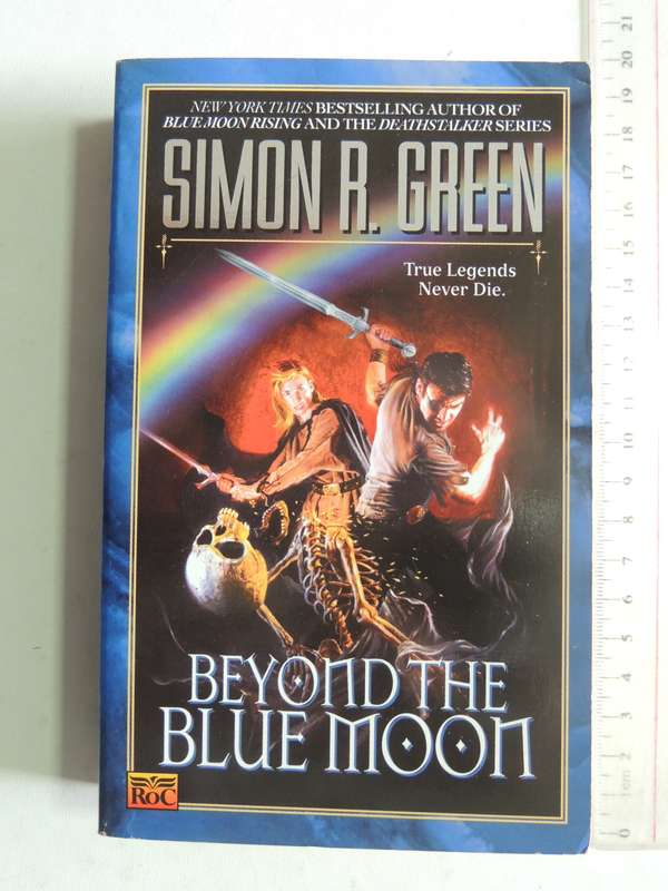Beyond The Blue Moon - Simon R. Green