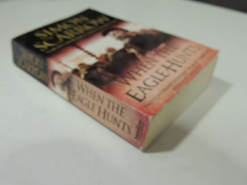 When The Eagle Hunts - Simon Scarrow