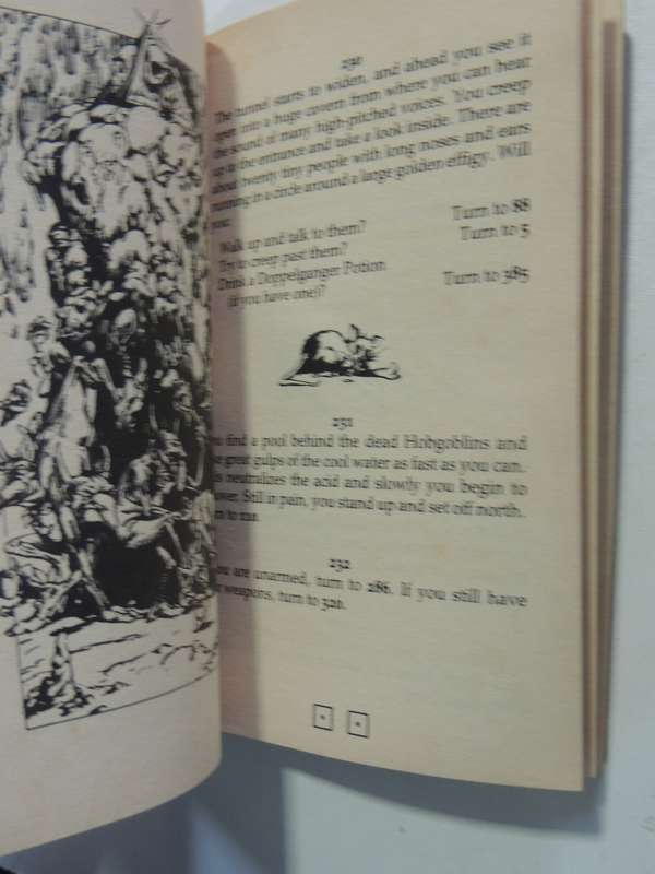 Deathtrap Dungeon: Fighting Fantasy Vol 3 - Ian Livingstone   AS IS