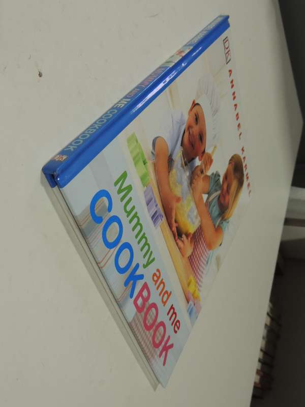 Mummy and Me CookBook- Annabel Karmel  DK