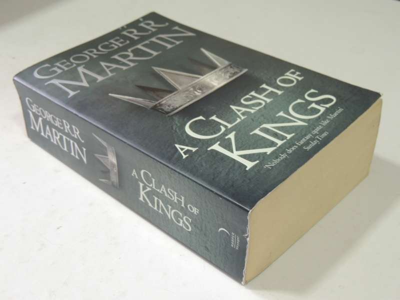 A Clash of Kings Book 2 of A Song of Ice and Fire - George RR Martin