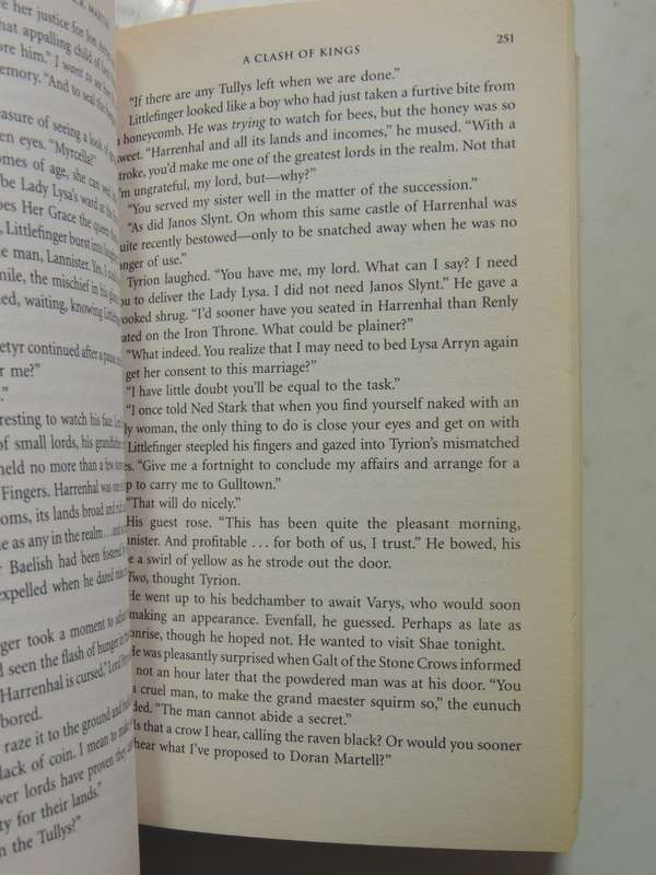 A Clash of Kings Book 2 of A Song of Ice and Fire - George RR Martin
