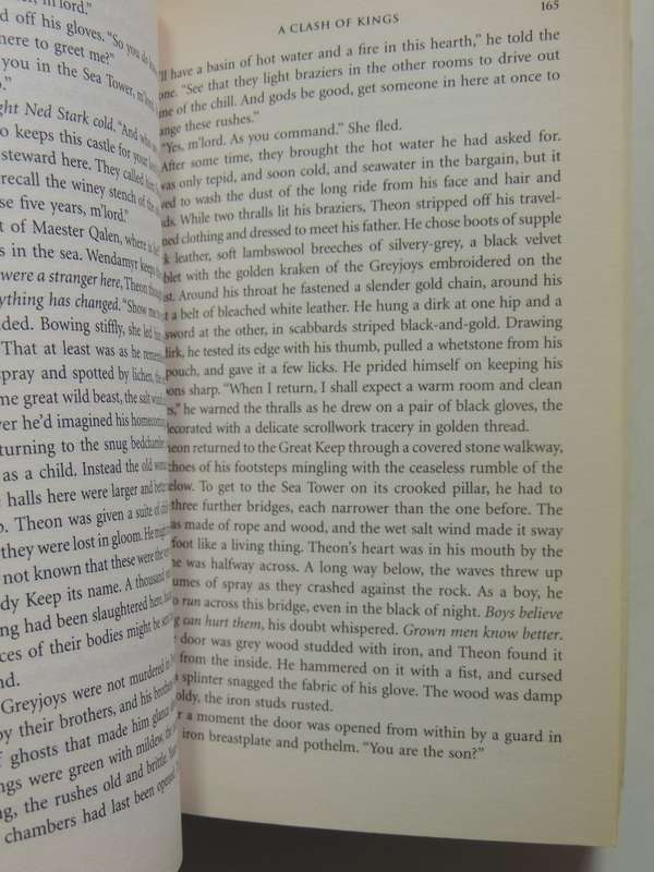 A Clash of Kings Book 2 of A Song of Ice and Fire - George RR Martin