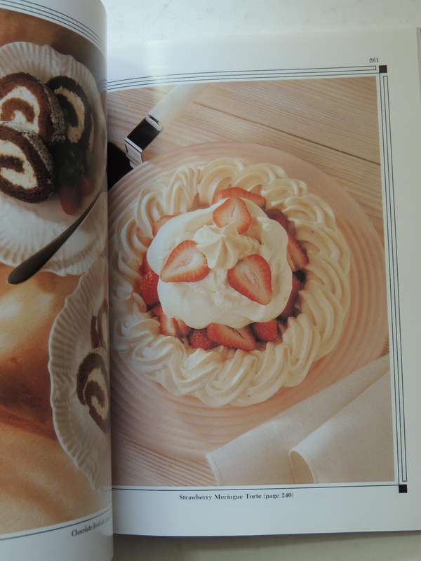 Mrs Beeton's Complete Book Of Puddings And Desserts - ed Bridget Jones