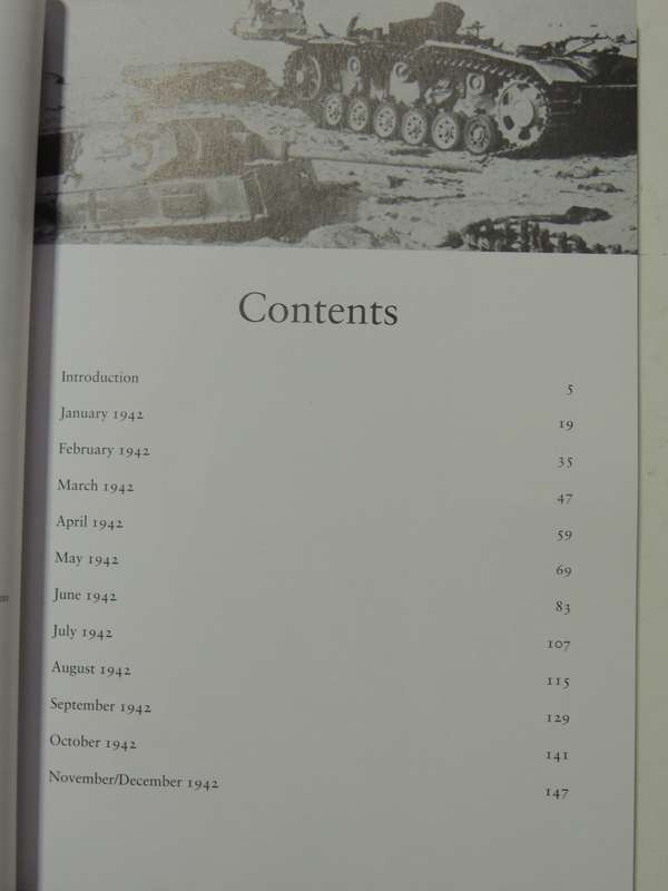 The Second World War In Photographs: 1942 On The Offensive - John Christopher & Campbell McCutcheon
