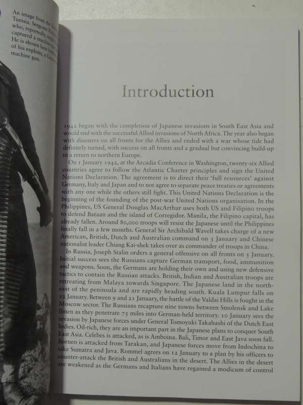 The Second World War In Photographs: 1942 On The Offensive - John Christopher & Campbell McCutcheon