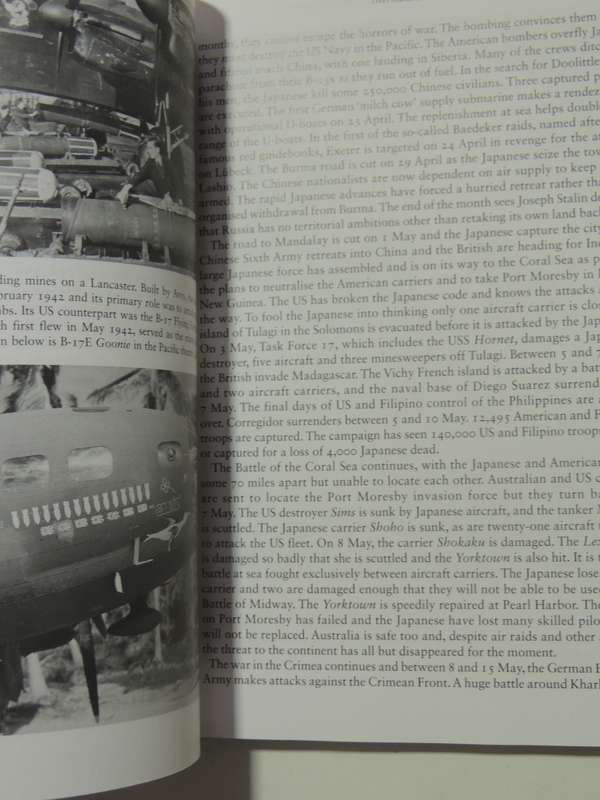 The Second World War In Photographs: 1942 On The Offensive - John Christopher & Campbell McCutcheon