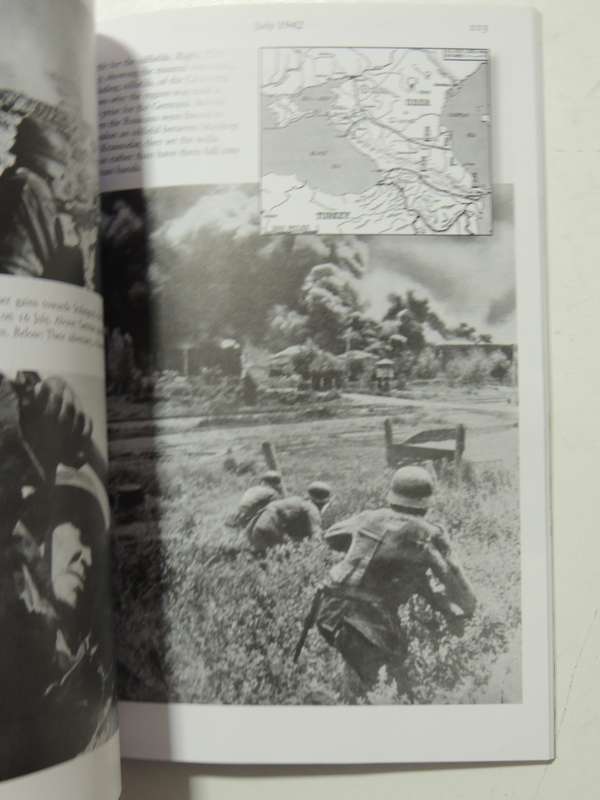 The Second World War In Photographs: 1942 On The Offensive - John Christopher & Campbell McCutcheon