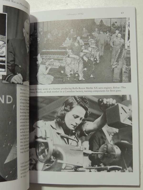 The Second World War In Photographs: 1942 On The Offensive - John Christopher & Campbell McCutcheon