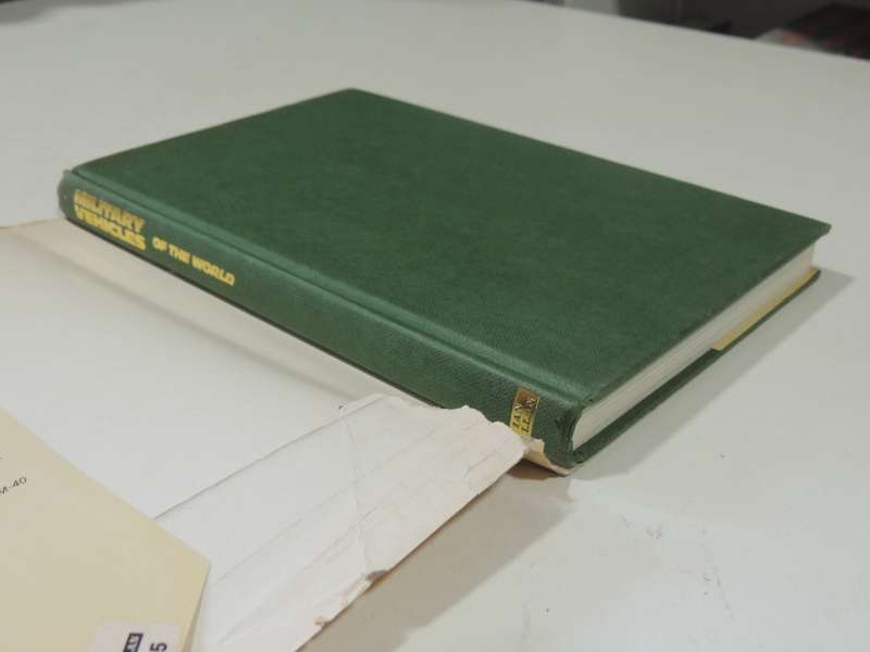 Military Vehicles Of The World - Christopher F. Foss      2nd Edition 1978