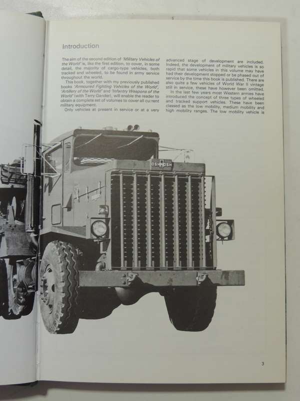 Military Vehicles Of The World - Christopher F. Foss      2nd Edition 1978